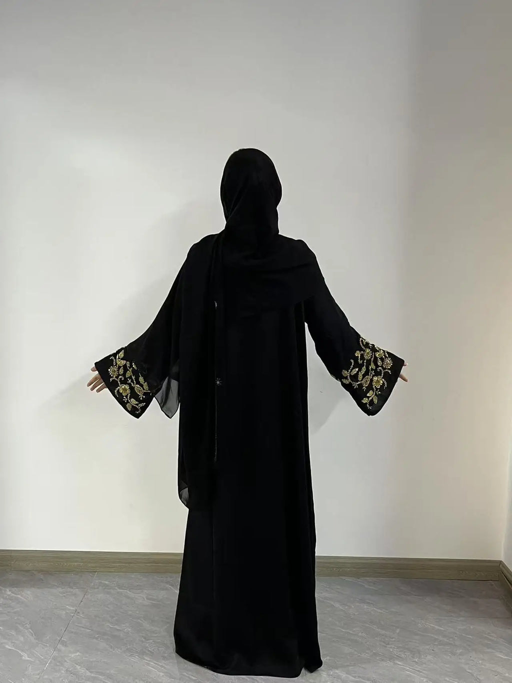 Dubai Abaya Wholesale Kaftan Embroidery Hijab Luxury Beaded Muslim Abaya for Women Dress French Gold Embellished Open Abaya